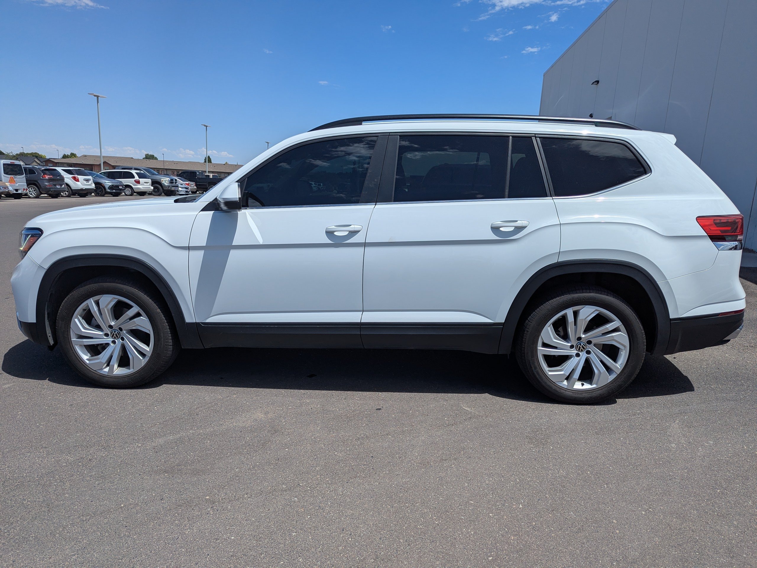 2021 Volkswagen Atlas SE w/Tech - Photo 8