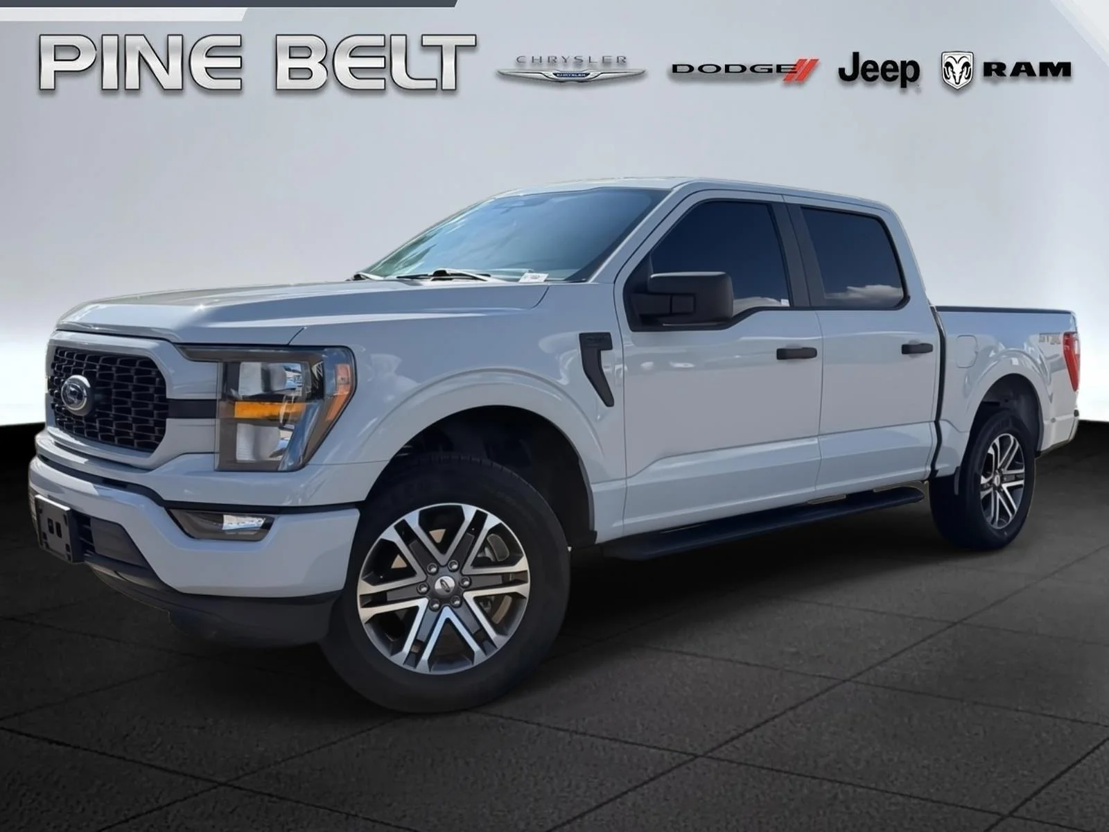 Used 2023 Avalanche Gray Ford XL image 1