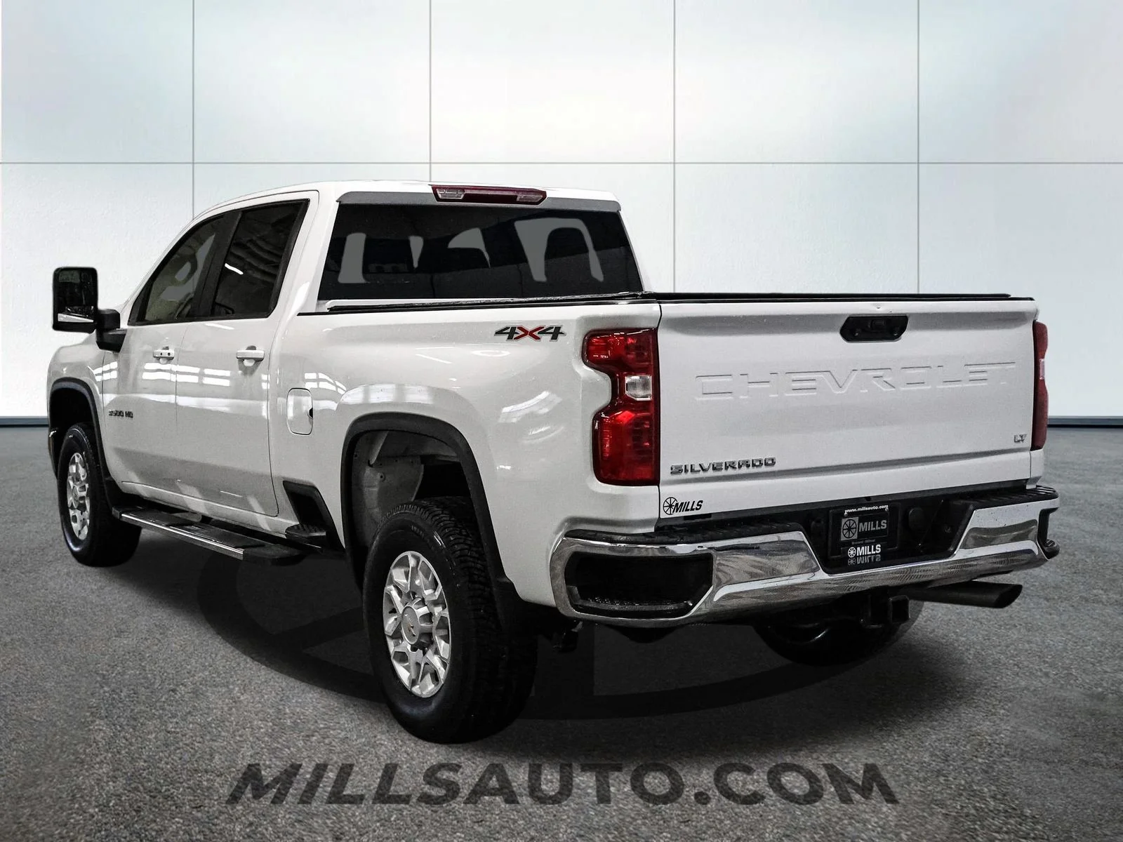 Used 2024 White Chevrolet LT image 5