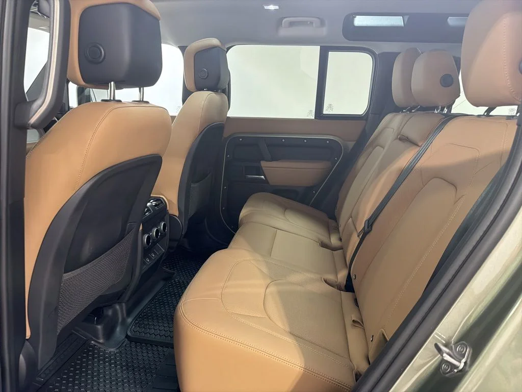 Used 2025 Pangea Green Metallic Land Rover S image 22