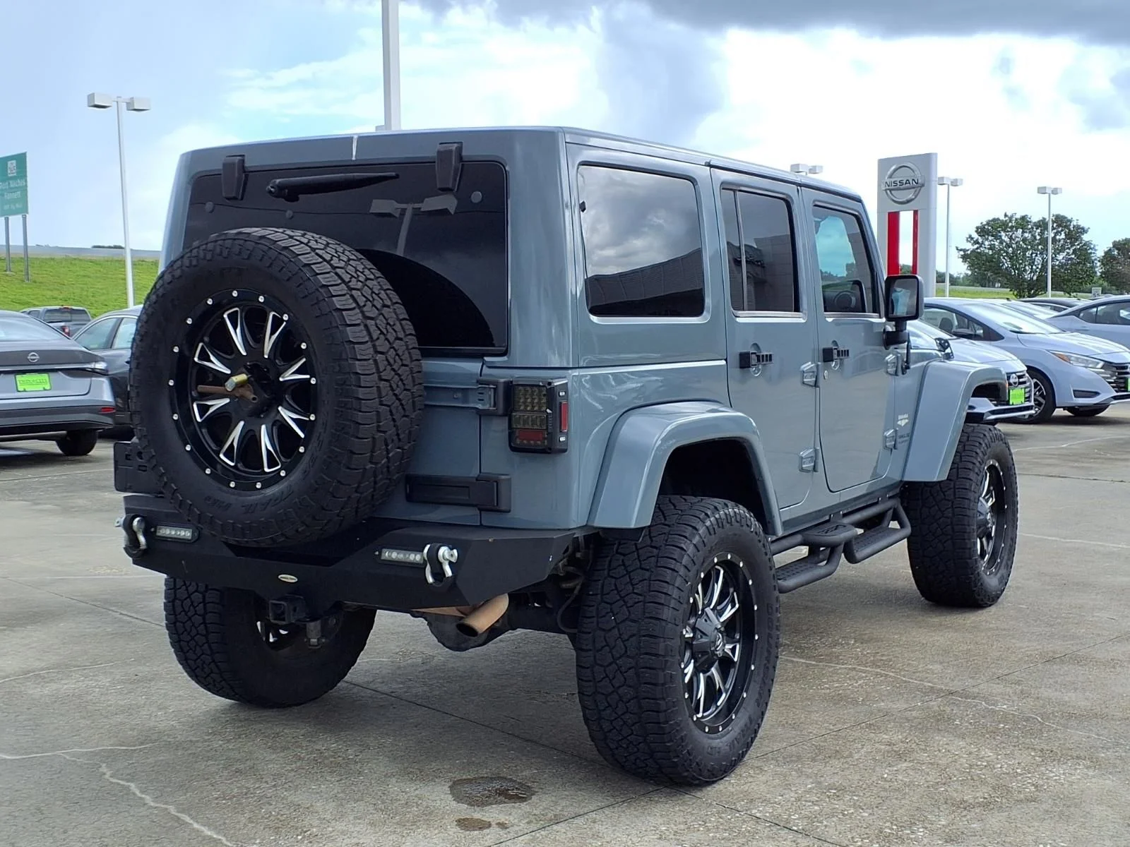 Used 2014 Gray Jeep Unlimited Sahara image 6