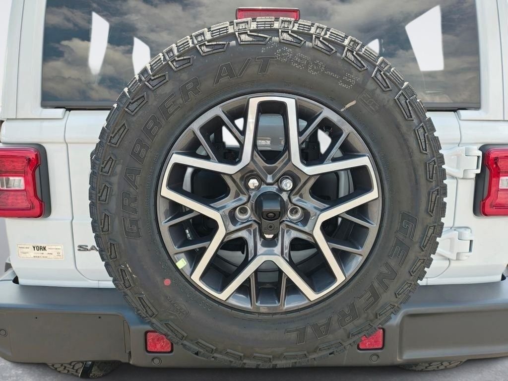 New 2026 Bright White Clear-Coat Exterior Paint Jeep Sahara image 11