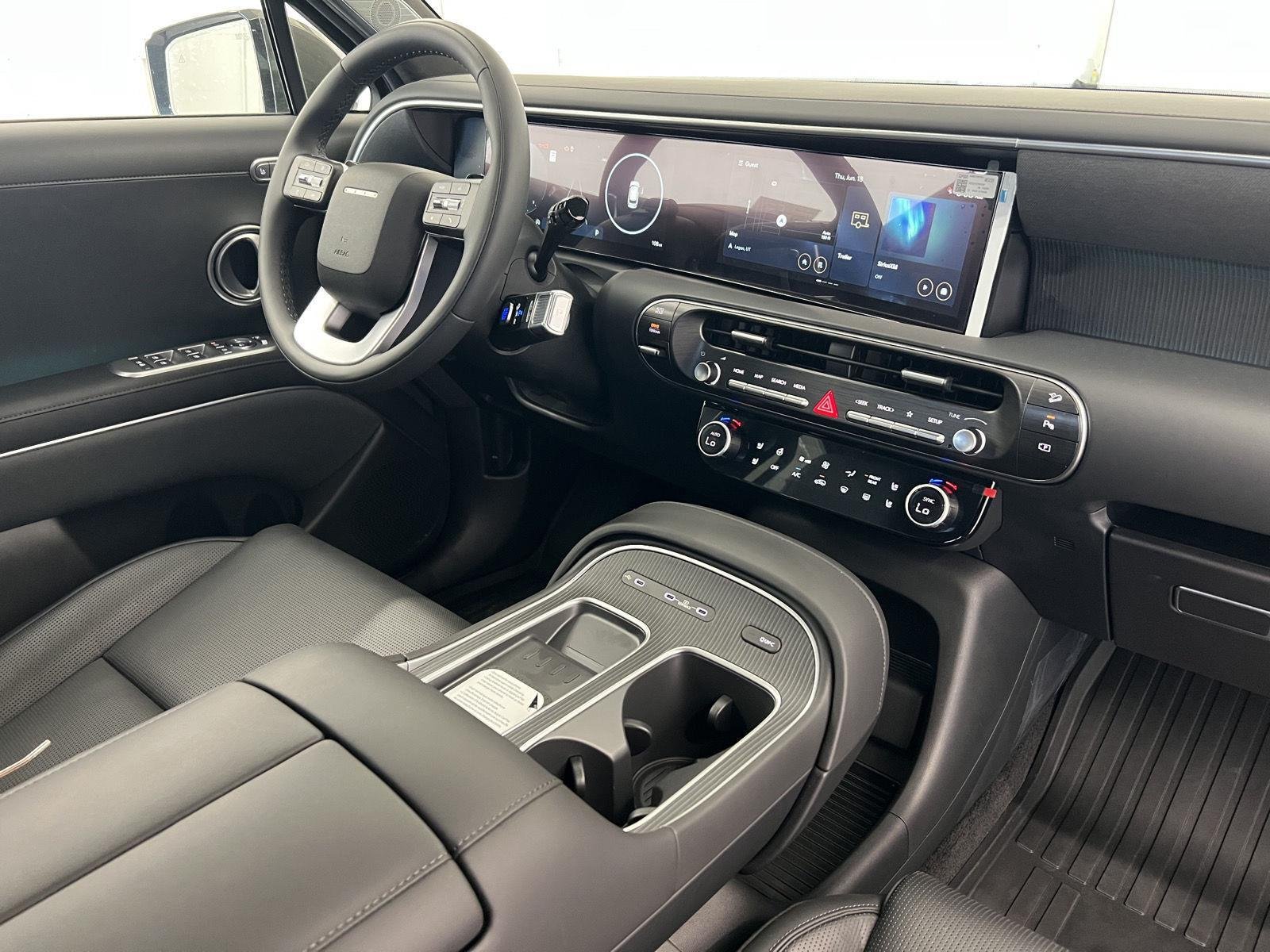 Used 2026 Titan Green Hyundai Calligraphy image 31