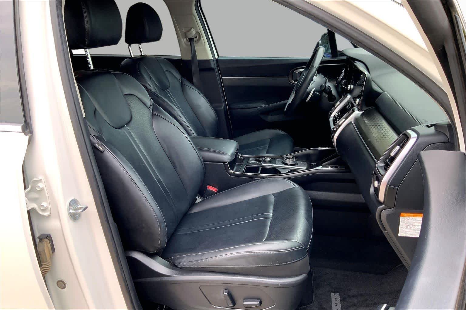 Used 2023 Snow White Pearl Kia EX image 9