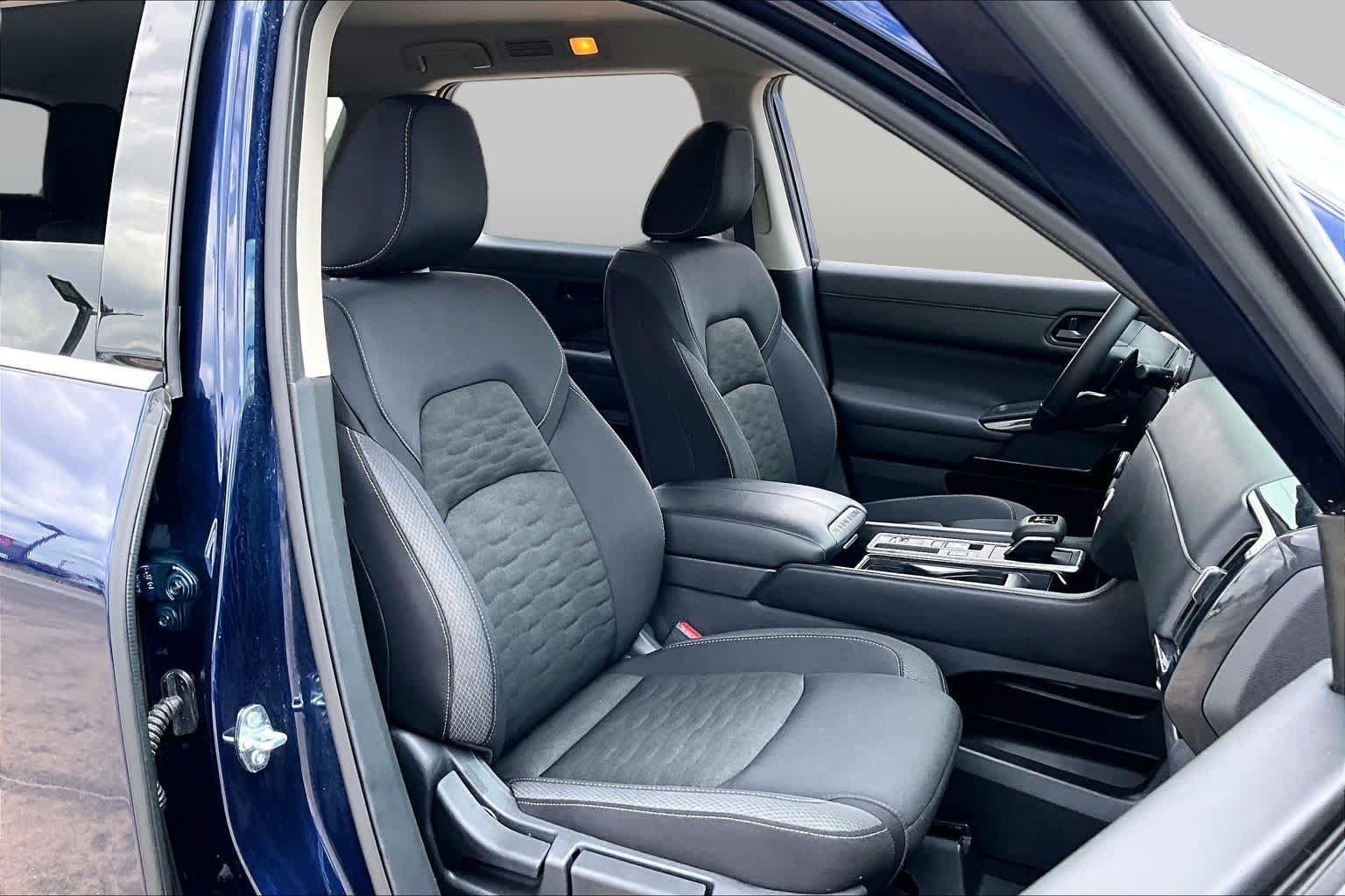 Used 2025 Deep Ocean Blue Pearl Nissan SV image 9
