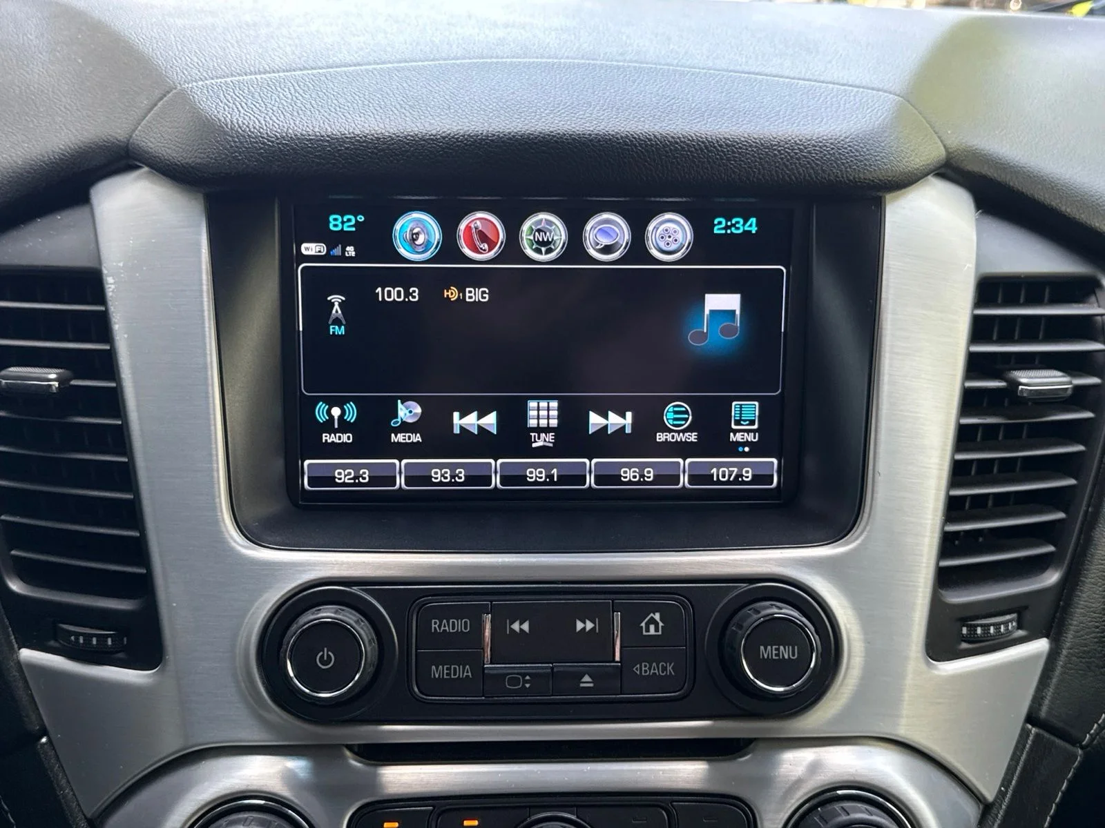 Used 2018 Silver GMC SLT image 30