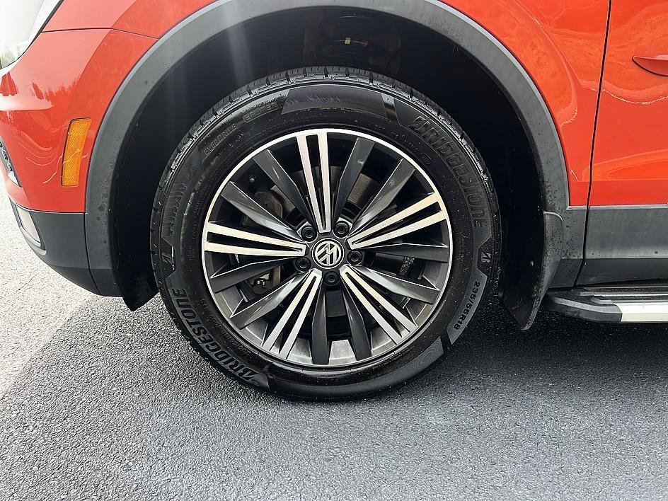 Used 2019 Cardinal Red Metallic Volkswagen 2.0T SEL image 8
