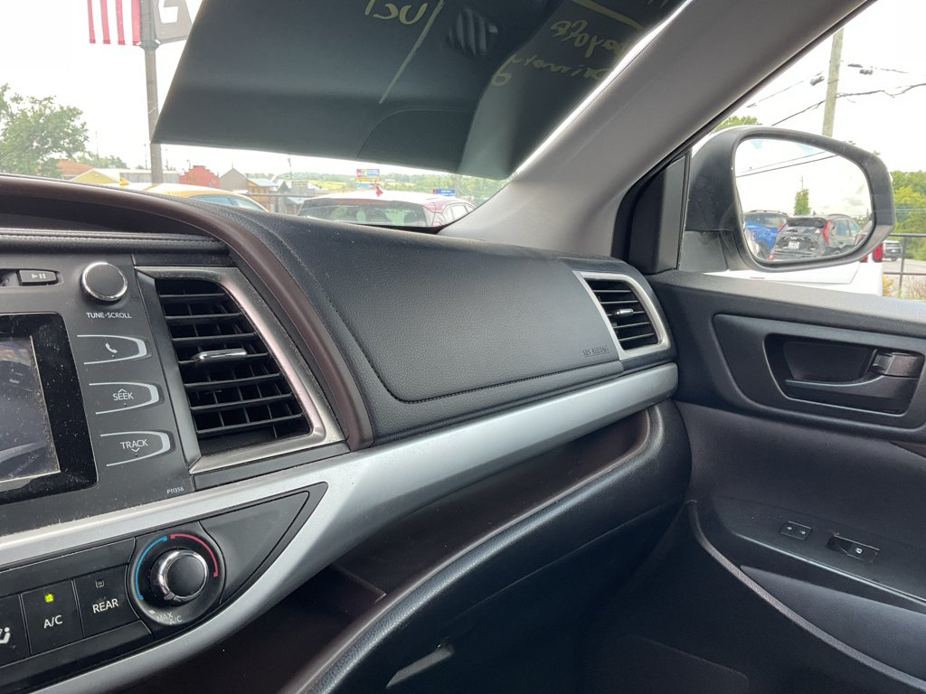 Used 2018 Blizzard Pearl Toyota LE image 18