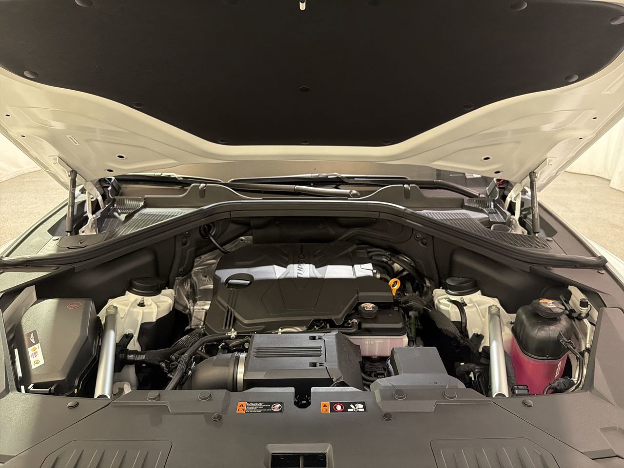 New 2026 Uyuni White Genesis 2.5T SELECT image 11