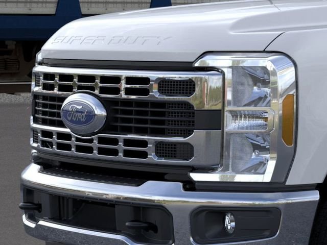 New 2026 Oxford White Ford F-250® XLT image 18