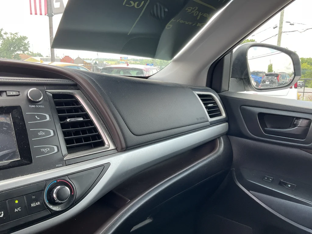 Used 2018 Blizzard Pearl Toyota LE image 18