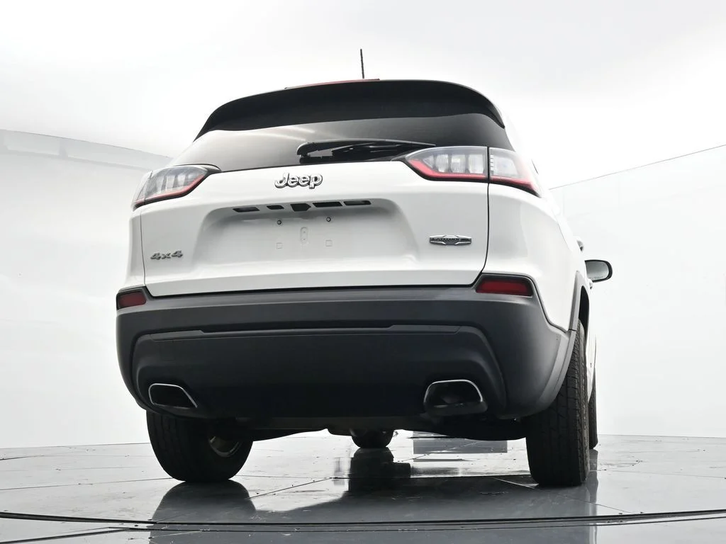 Used 2022 White Jeep Latitude Lux image 20