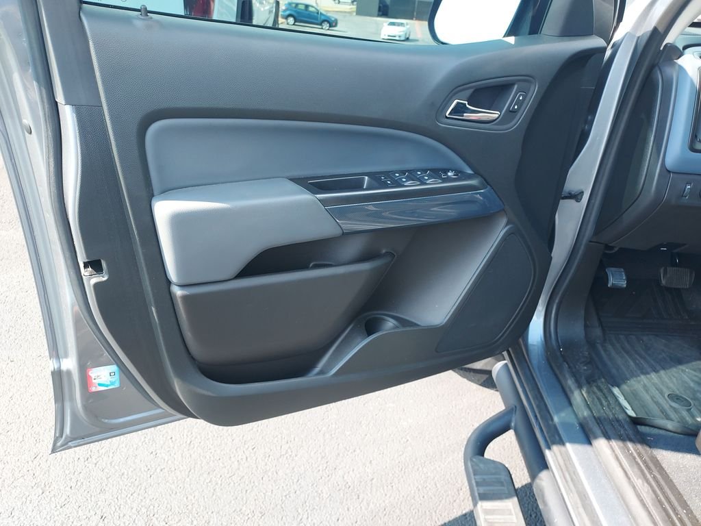 Used 2022 Gray Chevrolet Z71 image 12