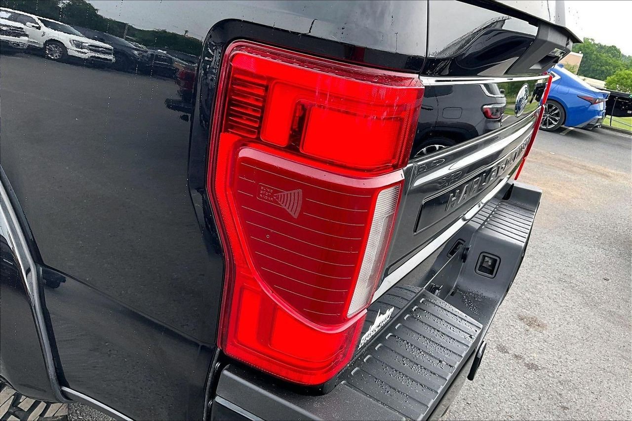 Used 2021 AGATE BLACK Ford LARIAT image 26