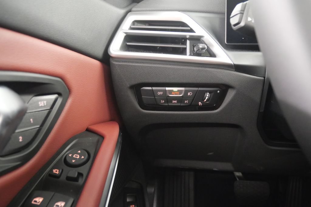 2025 BMW 3 Series 330i - Photo 18