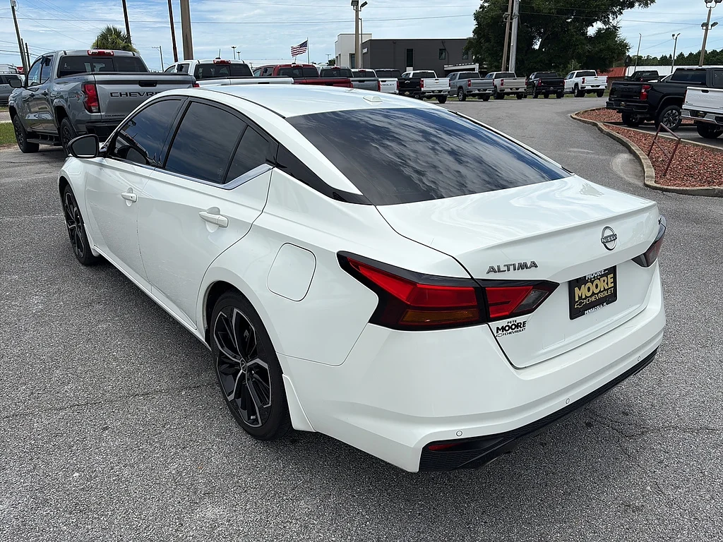 Used 2024 WHITE Nissan  image 6