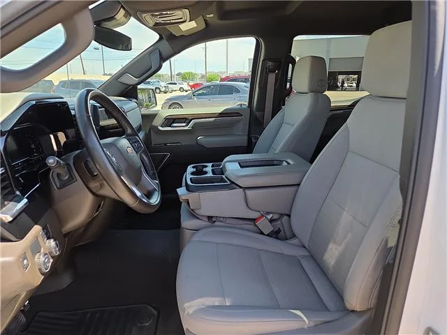 Used 2025 Summit White Chevrolet LT w/1LT 4x2 Crew Cab 5.75 ft. box 147.4 in. WB image 13