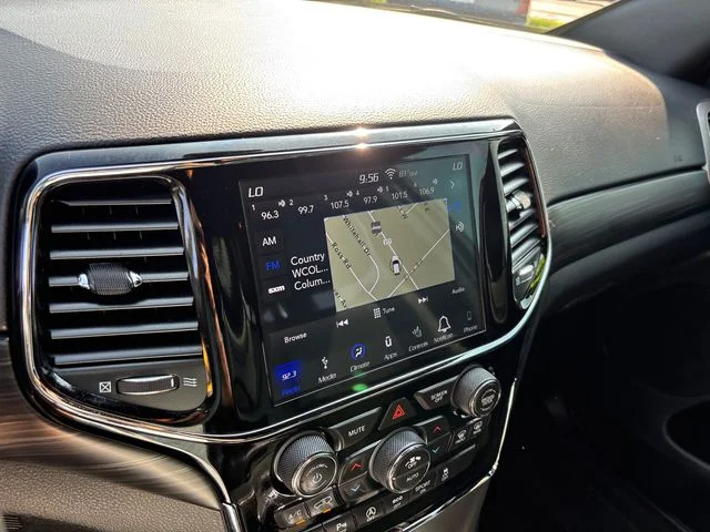 Used 2019 White Jeep Altitude image 21