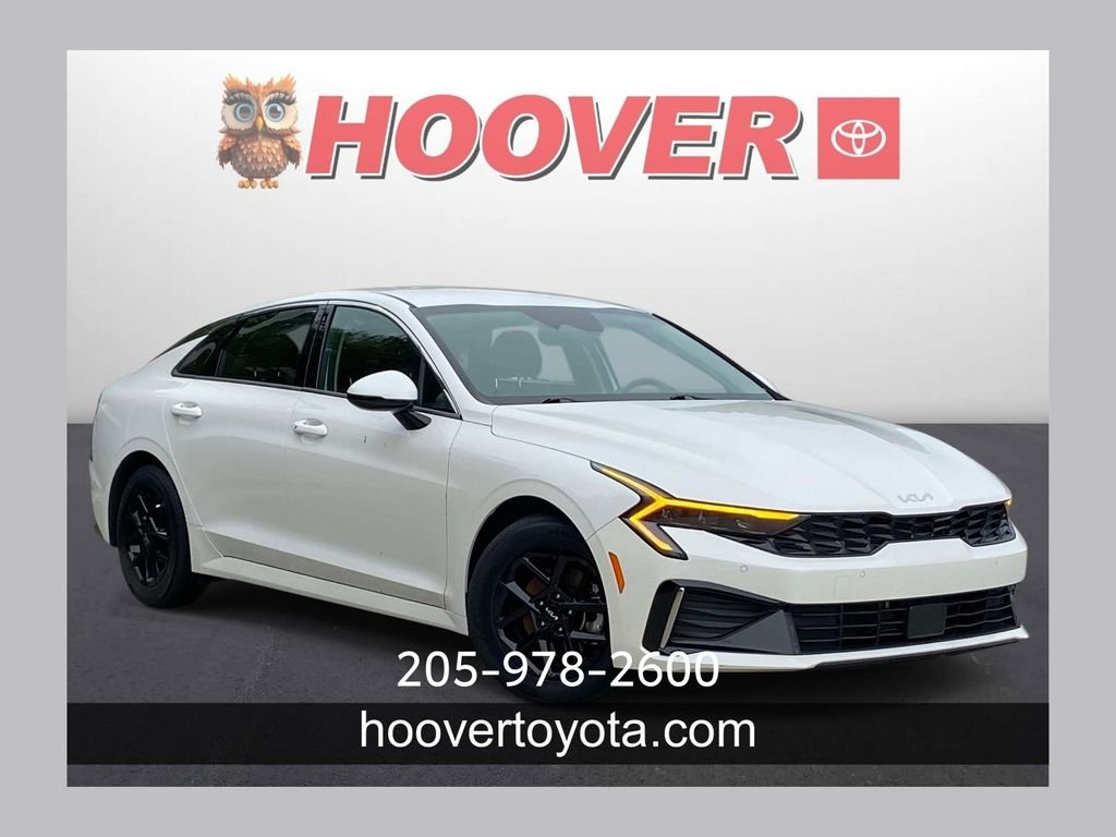 Used 2025 White Kia LXS image 1