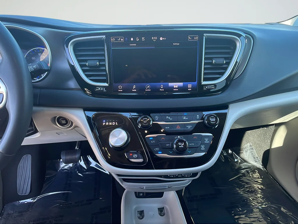 Used 2024 Silver Chrysler Touring L image 20