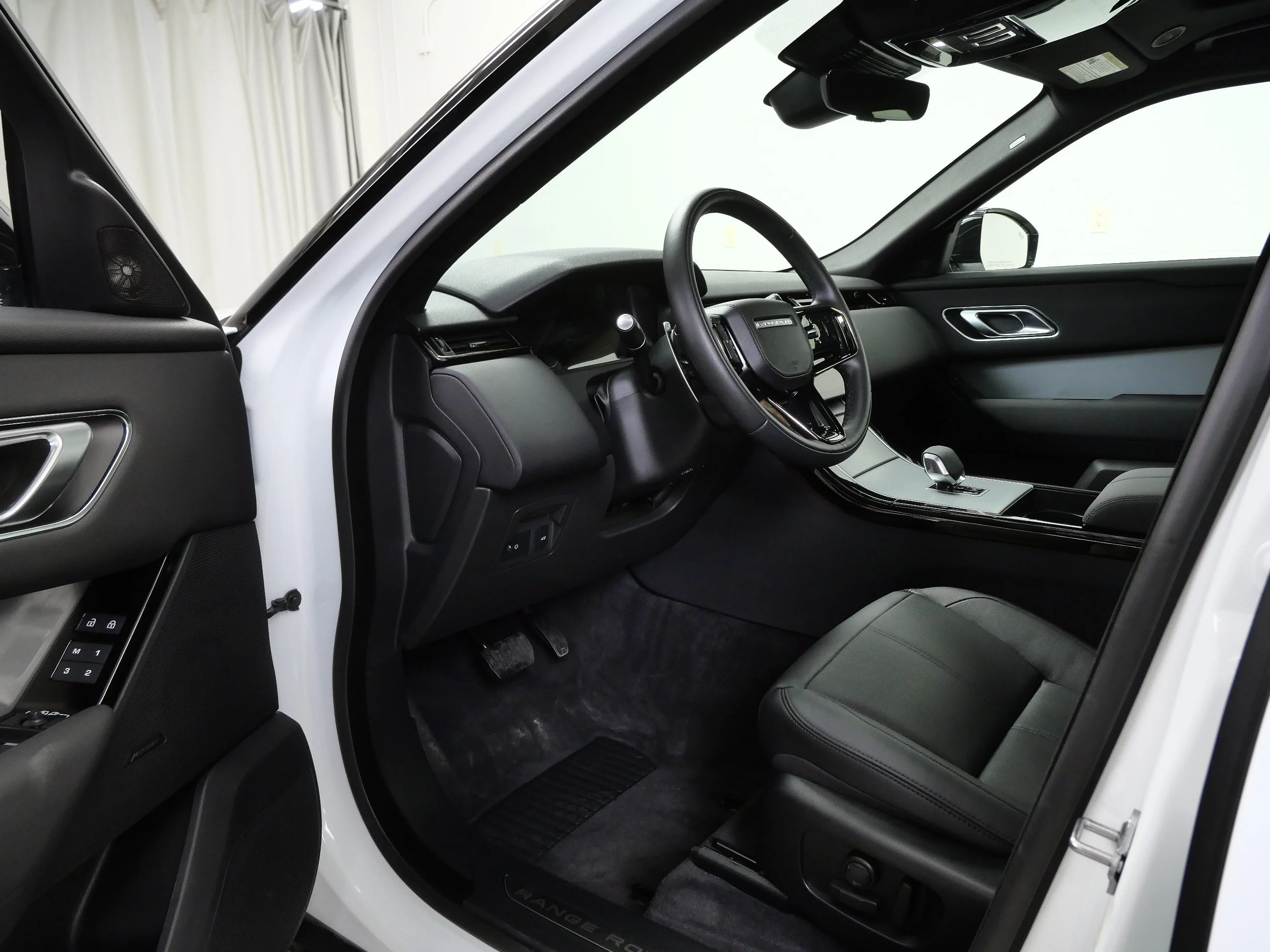 Used 2025 Fuji White Land Rover P250 S image 14