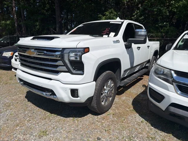 Used 2024 White Chevrolet High Country image 2
