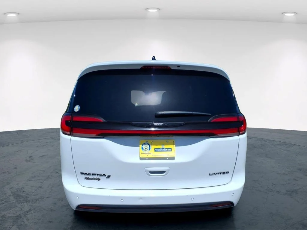 Used 2025 White Chrysler Limited image 7