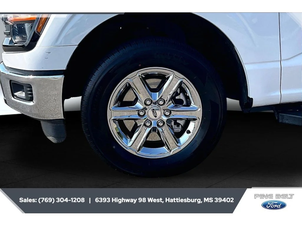 Used 2025 Oxford White Ford XLT image 7