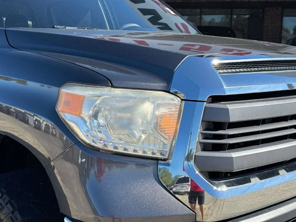 Used 2015 Gray Toyota SR5 image 3