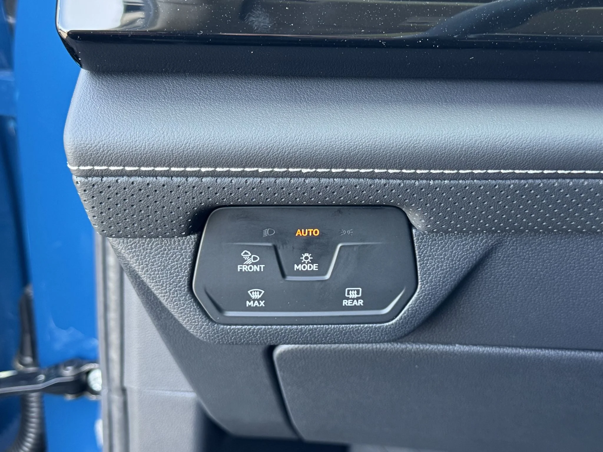 New 2026 Mountain Lake Blue Metallic Volkswagen 2.0T SE w/Technology image 25