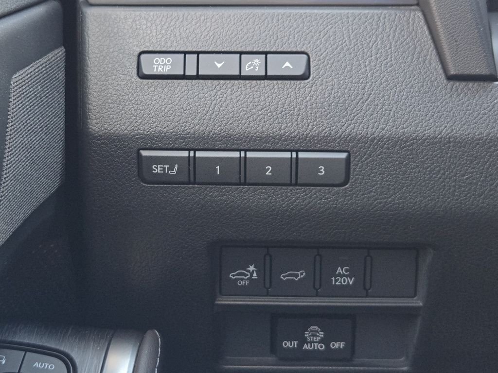 Used 2024  Lexus 550 Luxury+ image 22