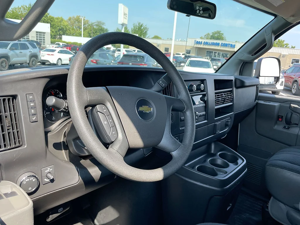 Used 2025 Summit White Chevrolet 2500 image 10