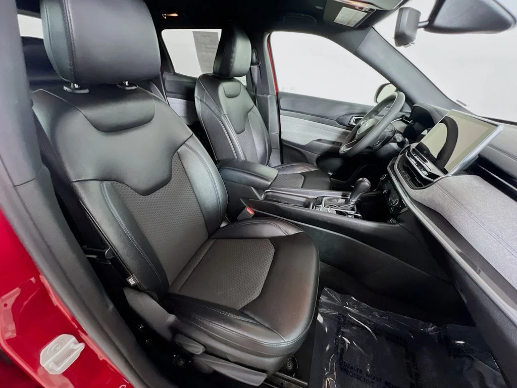 Used 2024 Red Jeep Latitude image 27