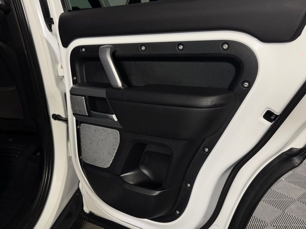 2024 Land Rover Defender X-Dynamic SE - Photo 32