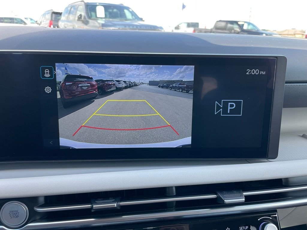 Used 2025 White Hyundai SEL image 17
