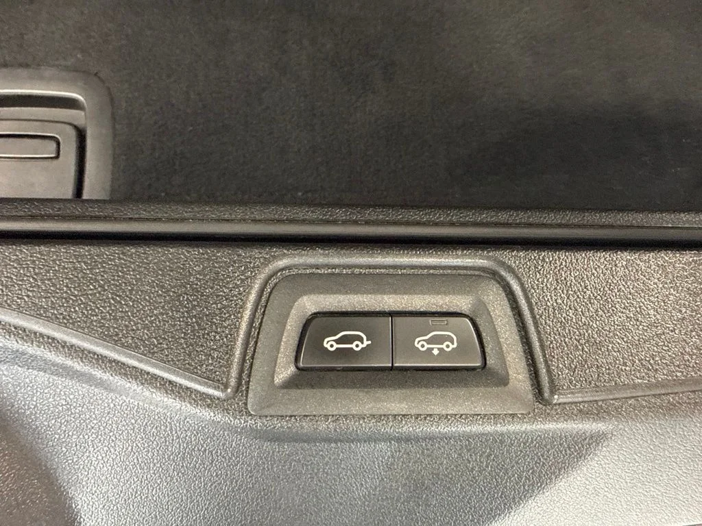 Used 2020 Gray BMW xDrive40i image 11