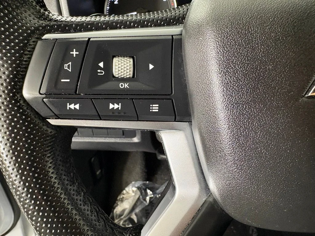 Used 2024 White Mitsubishi SE image 24