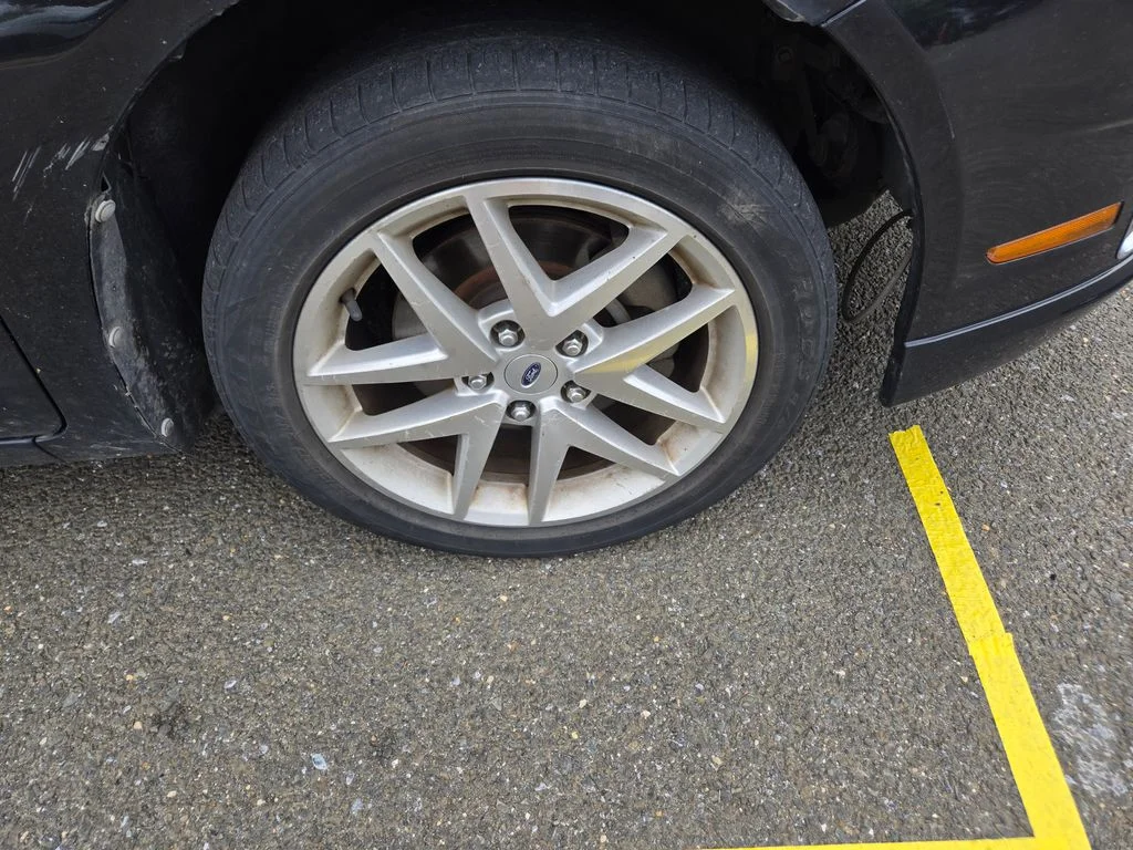 Used 2011  Ford SEL image 14