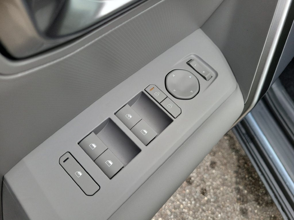 New 2027 Pale Gray Kia S image 18