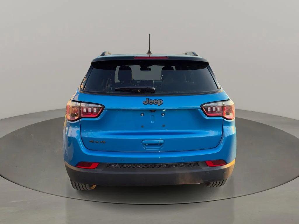 New 2026 Hydro Blue Pearl-Coat Exterior Paint Jeep Limited image 6