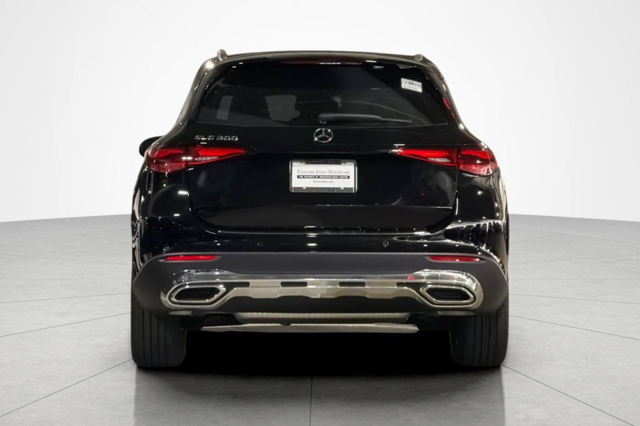 New 2026 Black Mercedes-Benz GLC 300 SUV image 4