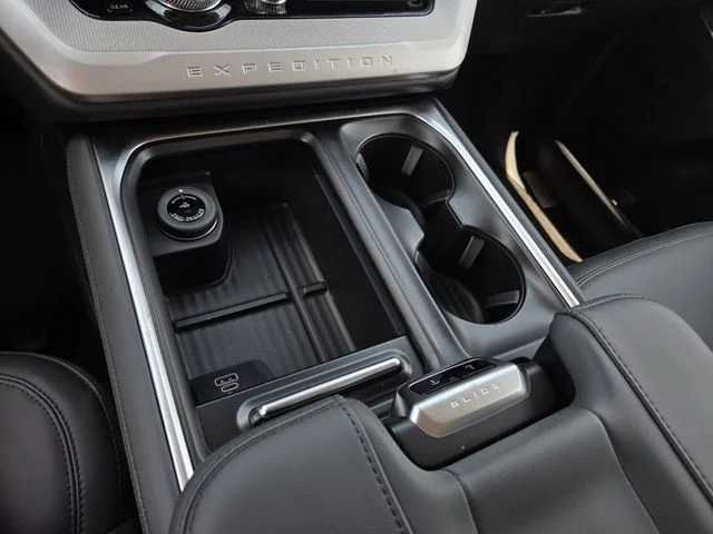 New 2026 Oxford White Ford Active image 10