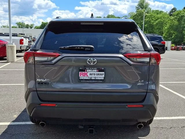 Used 2019 Gray Toyota LE image 6