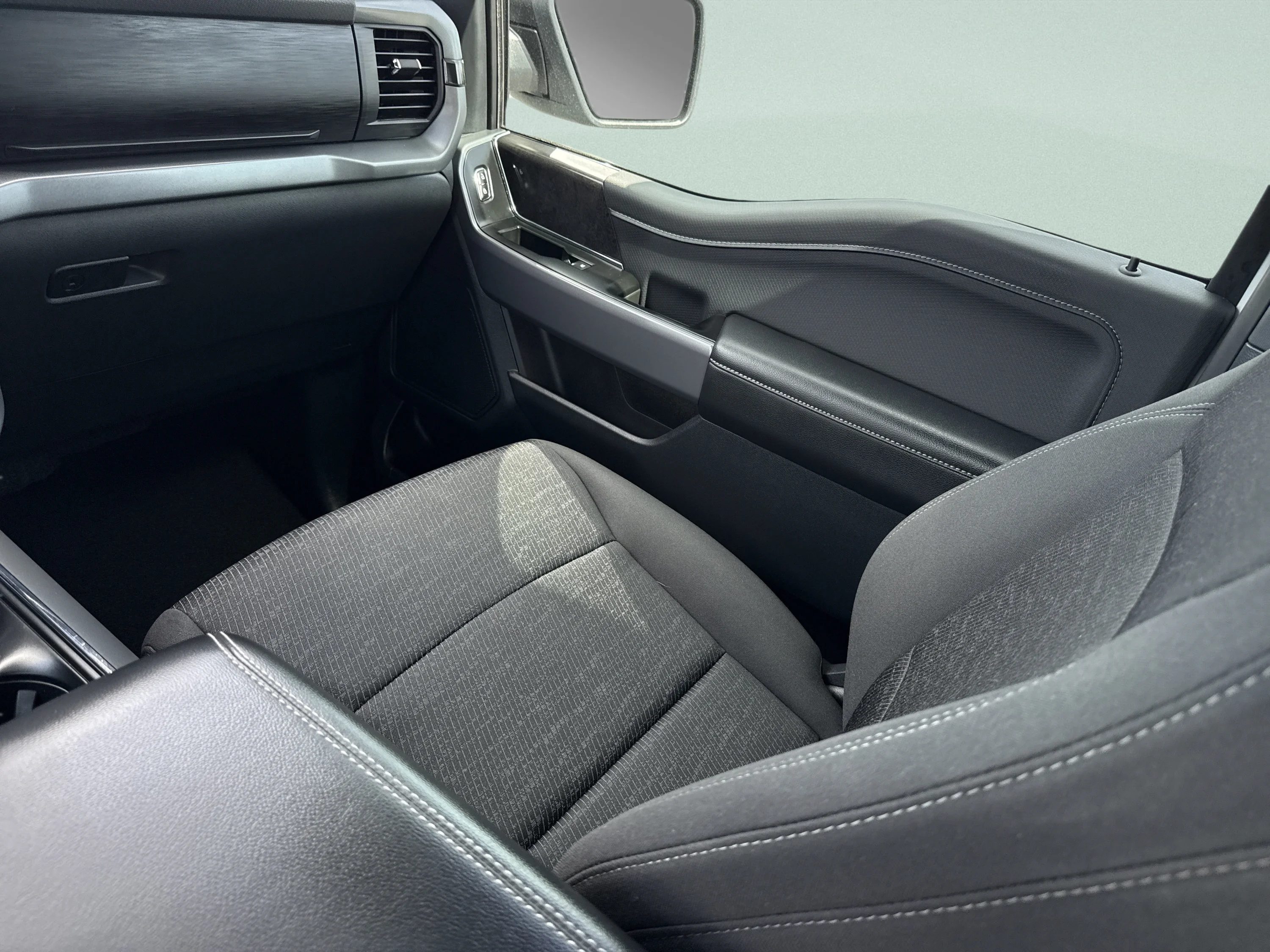Used 2026 Avalanche Ford XLT image 25