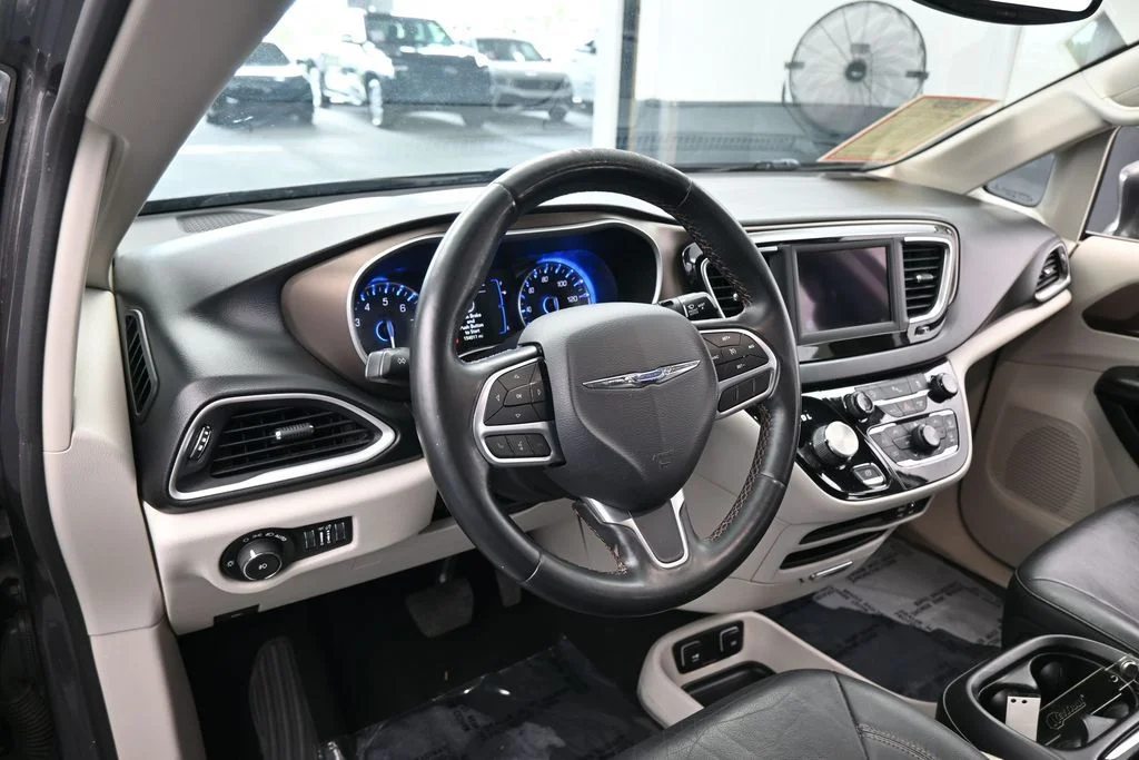 Used 2019 Granite Crystal Metallic Clearcoat Chrysler Touring L image 11