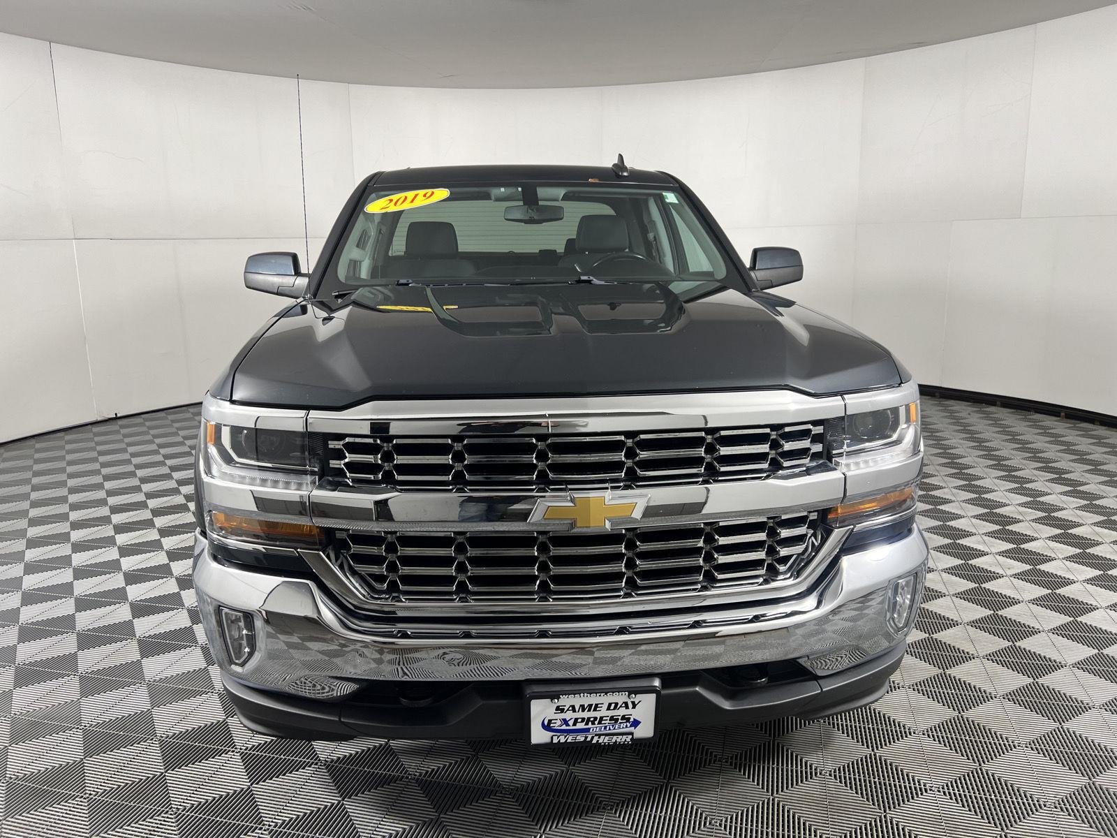 Used 2019 Graphite Metallic Chevrolet LT image 2