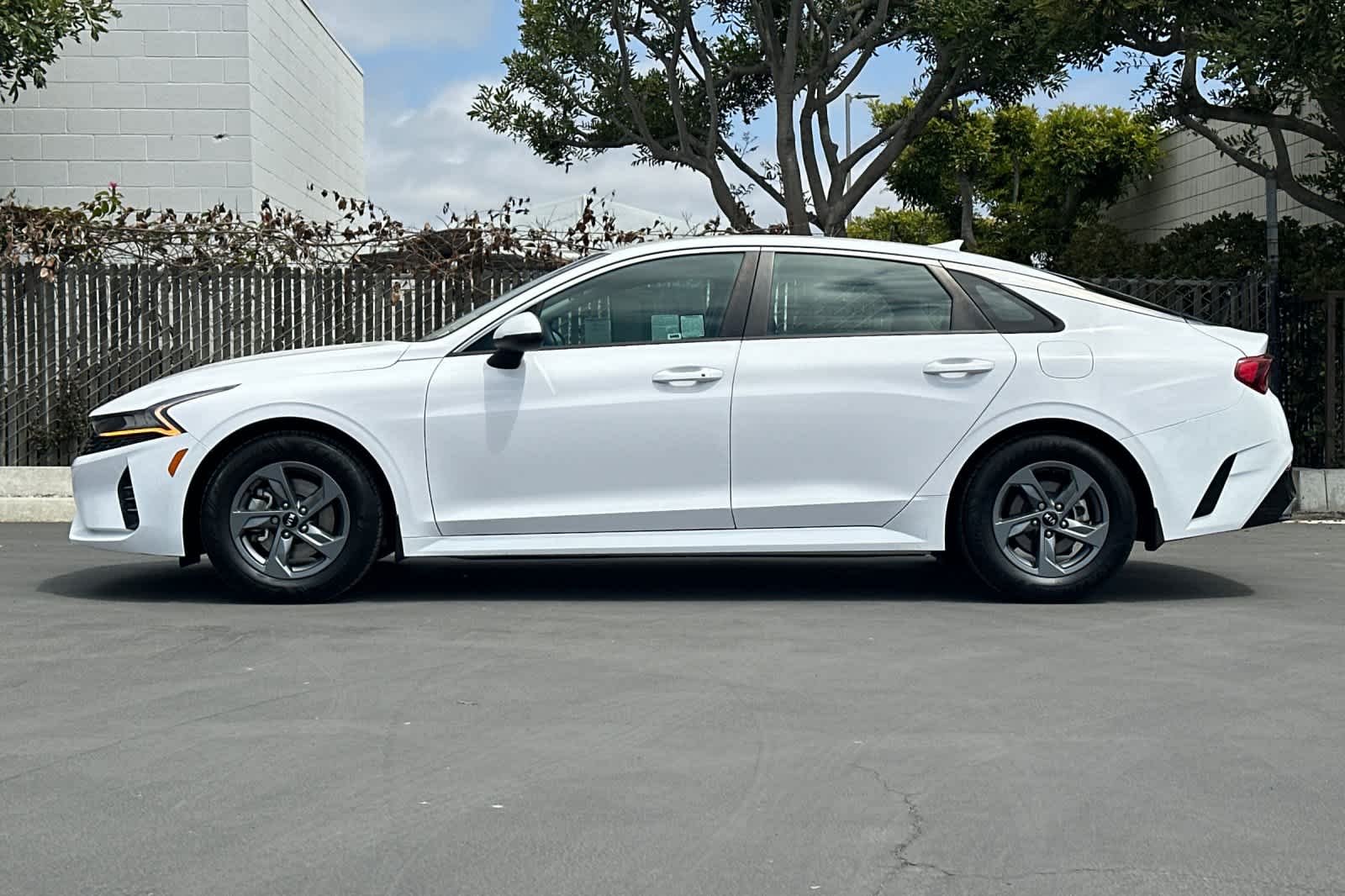 Used 2021 Glacial White Pearl Kia LXS image 8