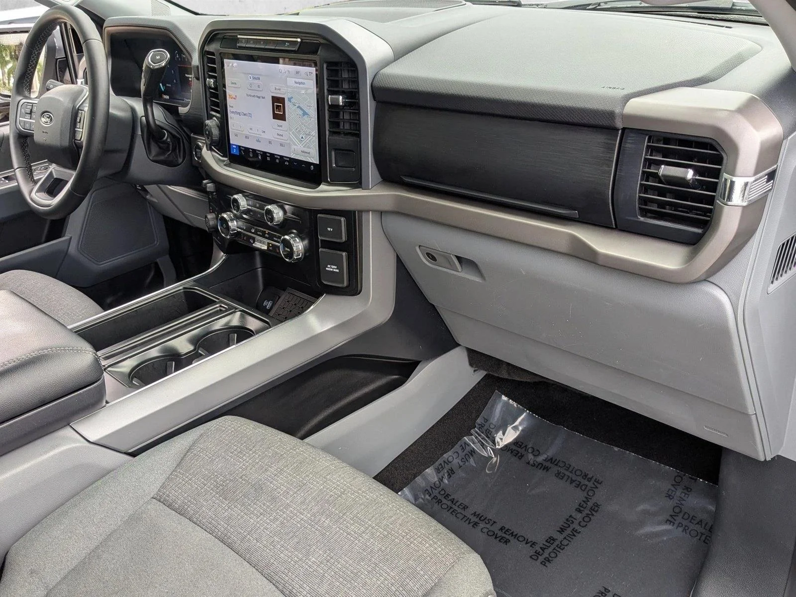 Used 2024 Oxford White Ford XLT image 21
