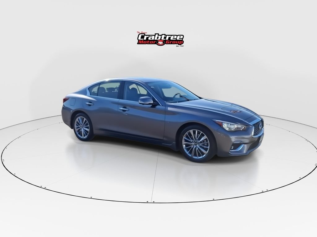 Used 2023 Gray INFINITI LUXE image 2
