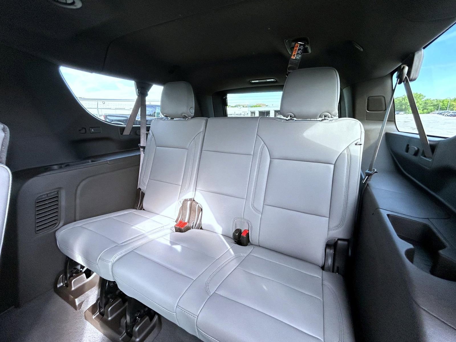 2026 Chevrolet Suburban LT - Photo 22